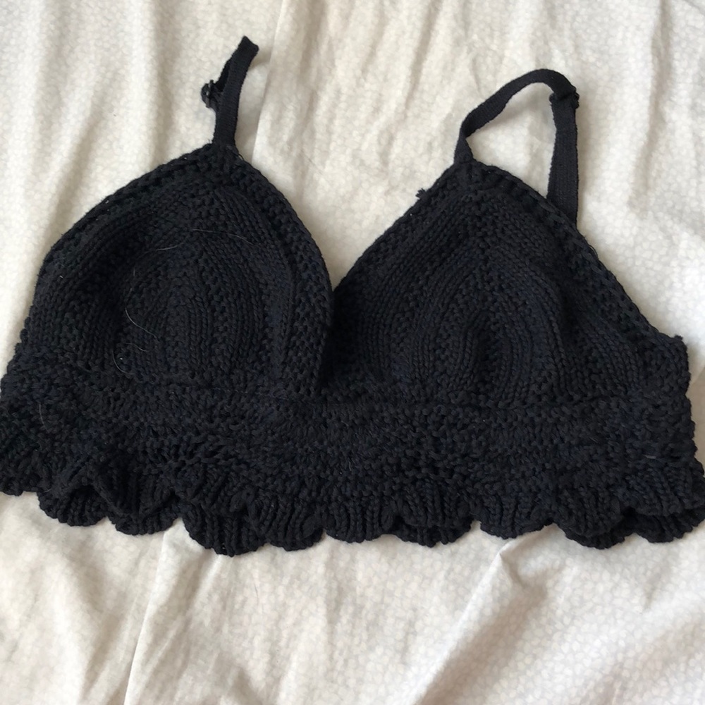 Black knitted crop top
